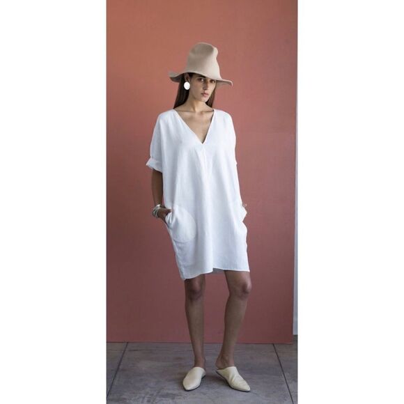 RACHEL CRAVEN
TEXTILES SHORT V NECK
CAFTAN - LINEN IN mustard - Picture 1 of 7